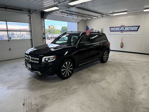 Used 2022 Mercedes-Benz GLB 250 4MATIC w/ Premium Package Lite image 1