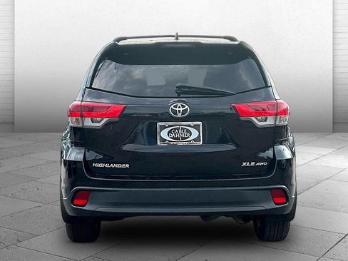 Used 2017 Toyota Highlander XLE AWD/4WD image 3