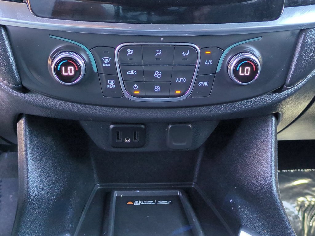 Used 2023 Chevrolet Traverse LT FWD image 18