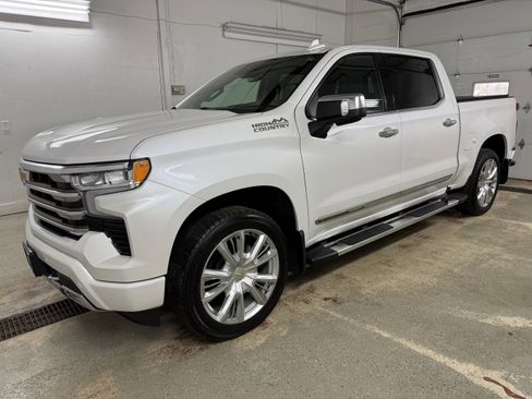 Used 2022 Chevrolet Silverado 1500 High Country w/ High Country Premium Package image 3