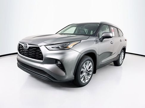New 2026 Toyota Highlander Limited image 3
