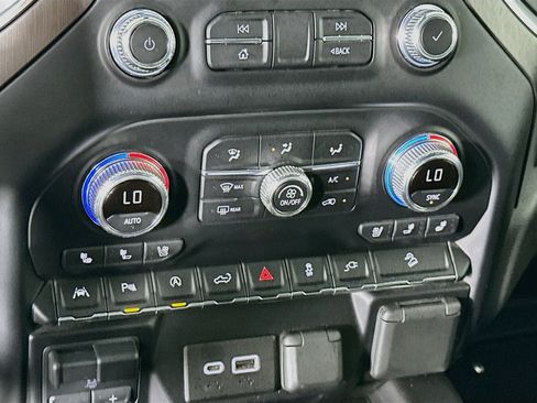 Used 2021 GMC Sierra 1500 AT4 w/ AT4 Premium Package AWD/4WD image 24