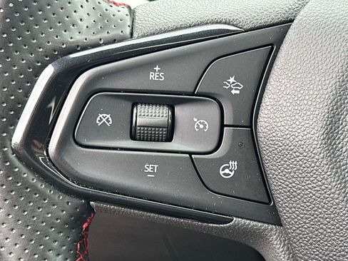 Used 2024 Chevrolet Trax RS w/ Sunroof Package FWD image 20