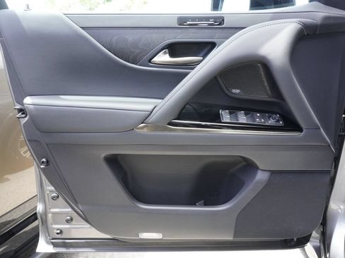 Used 2023 Lexus LX 600 4WD w/ Appearance Package image 17