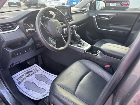 Used 2022 Toyota RAV4 XLE Premium image 24