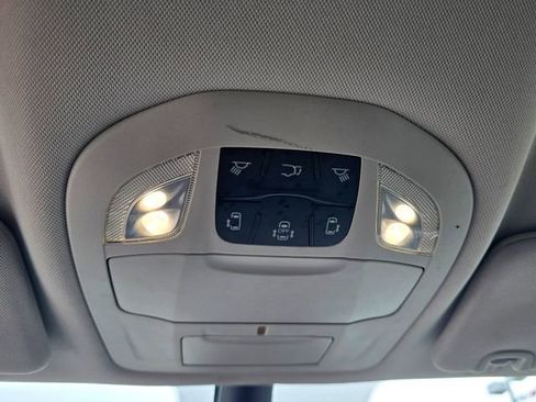 Certified 2024 Chrysler Pacifica Touring-L image 16