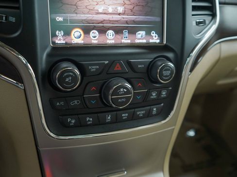 Used 2017 Jeep Grand Cherokee Overland w/ Jeep Active Safety Group AWD/4WD image 23