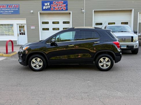 Used 2019 Chevrolet Trax LT w/ LT Convenience Package AWD/4WD image 3