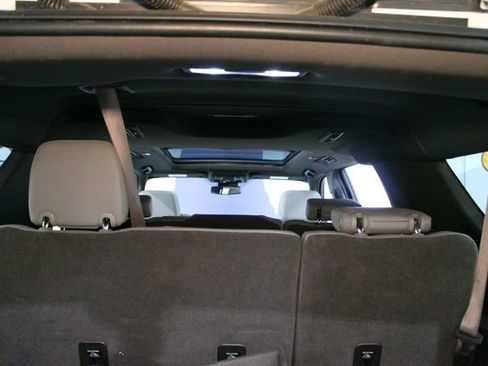 Used 2023 Chevrolet Suburban Z71 w/ Luxury Package AWD/4WD image 18