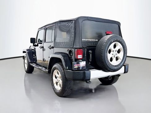 Used 2013 Jeep Wrangler Unlimited Sahara w/ Connectivity Group AWD/4WD image 9