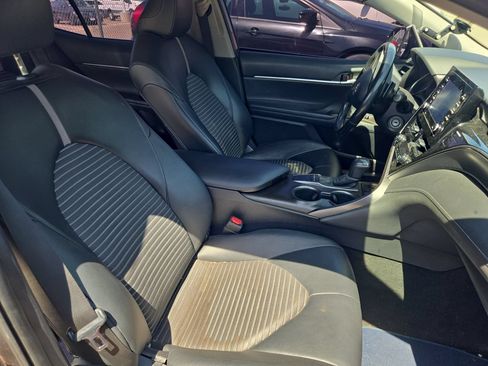 Used 2022 Toyota Camry SE FWD image 5