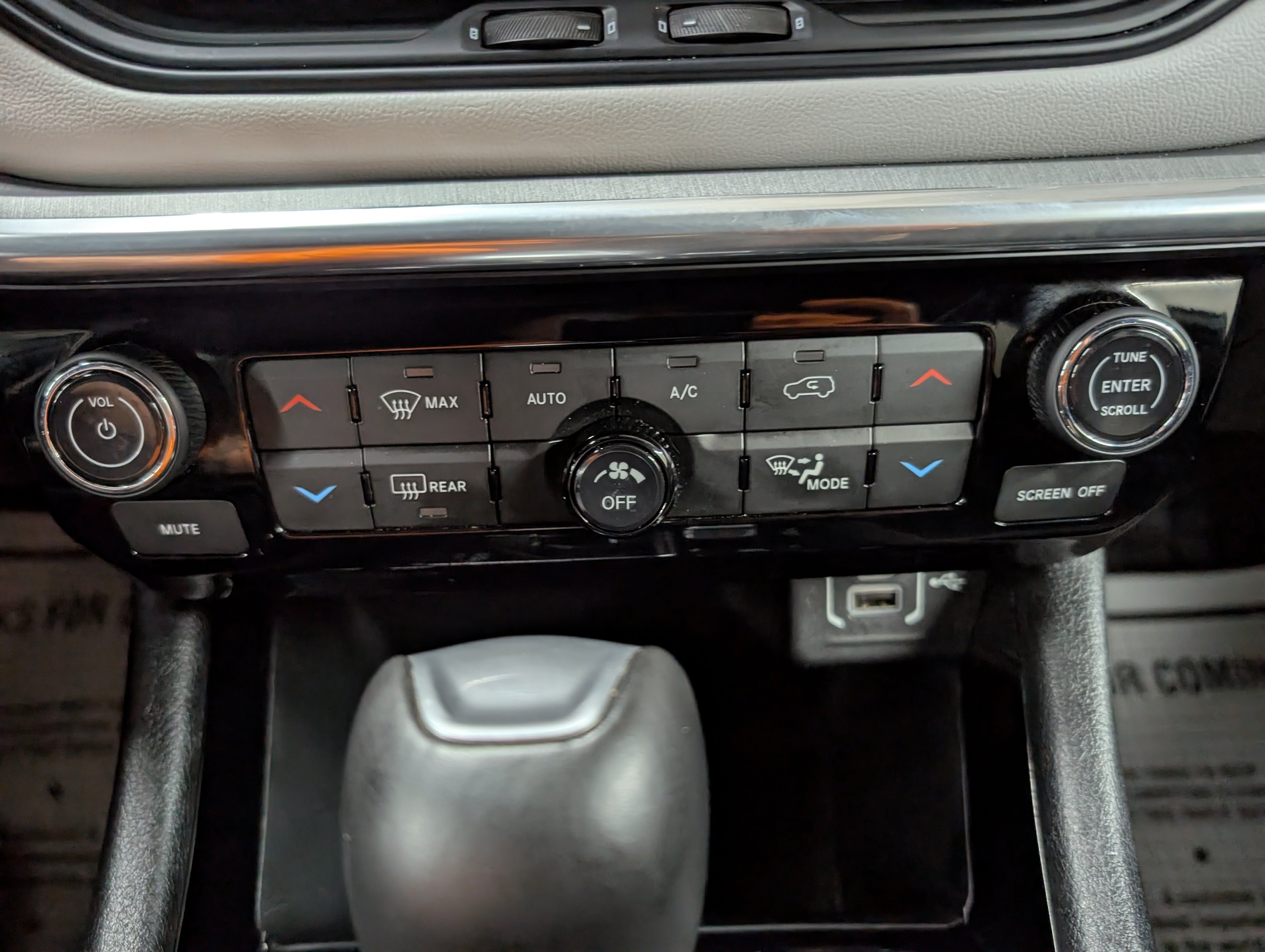 Used 2024 Jeep Compass Limited AWD/4WD image 17