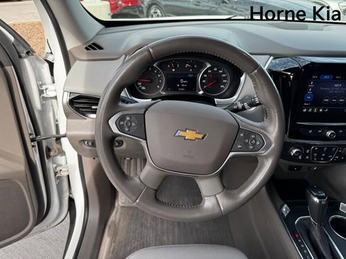 Used 2020 Chevrolet Traverse LT image 17