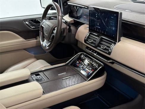 Used 2022 Lincoln Navigator L Reserve image 11