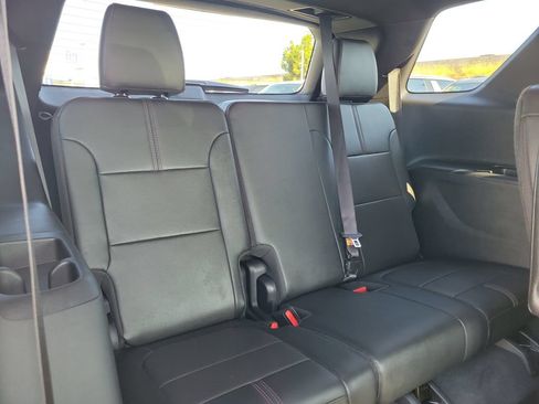 Used 2023 Chevrolet Traverse RS AWD/4WD image 21