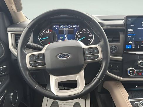 Used 2022 Ford Expedition XLT image 16