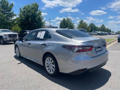Used 2022 Toyota Camry LE FWD image 5