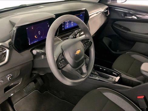 Used 2025 Chevrolet TrailBlazer LT AWD/4WD image 14