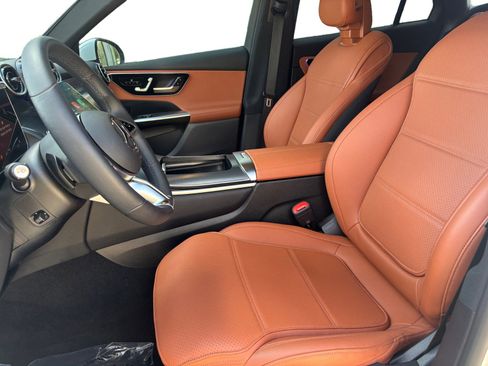 Used 2025 Mercedes-Benz GLC 300 image 9