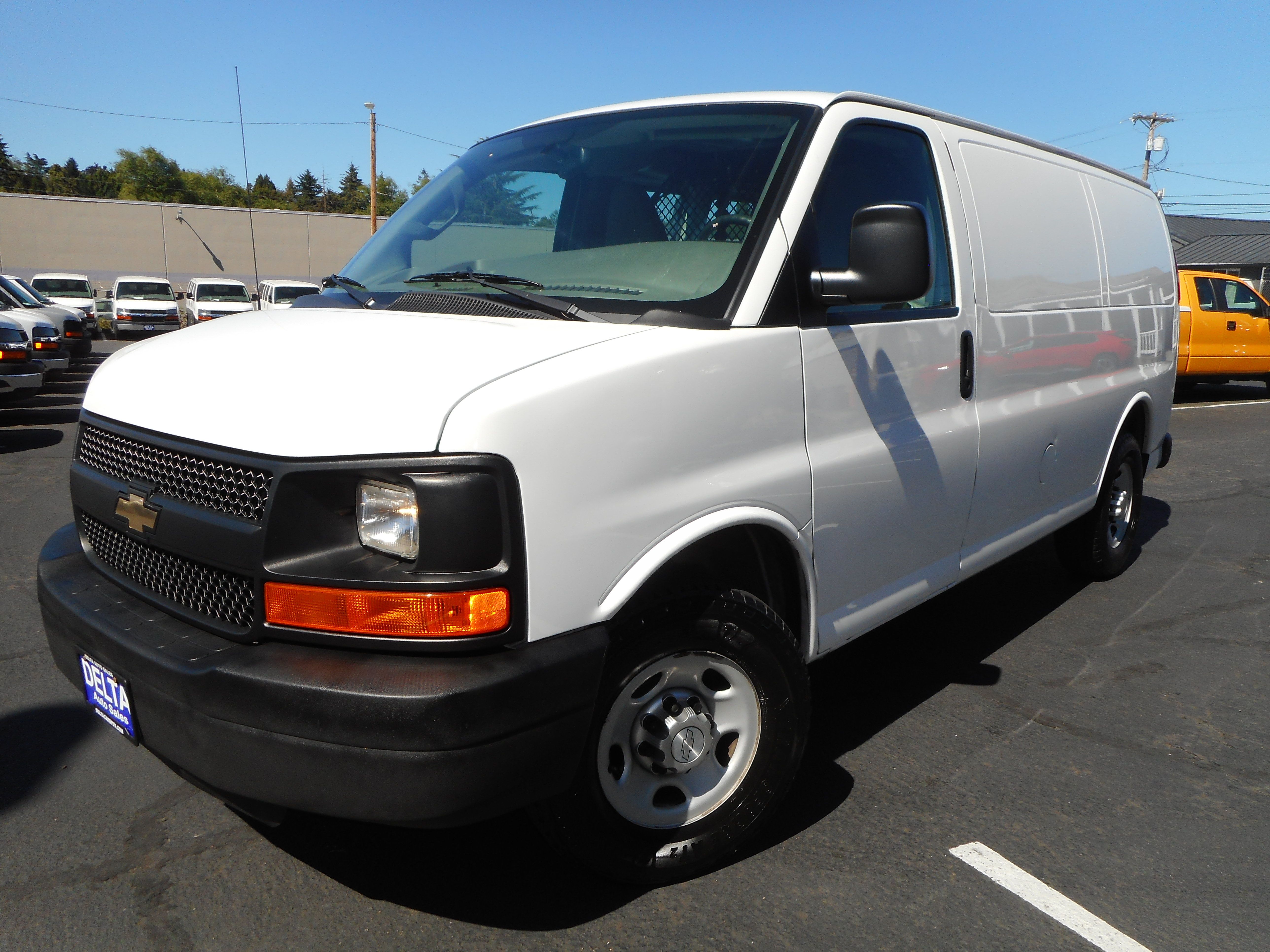Used 2016 Chevrolet Express 2500 RWD image 3