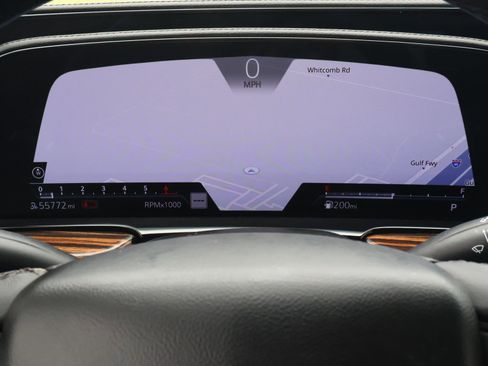 Used 2024 Cadillac Escalade Luxury RWD image 32