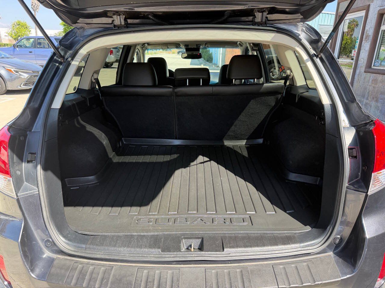 Used 2012 Subaru Outback 2.5i Limited AWD/4WD image 18