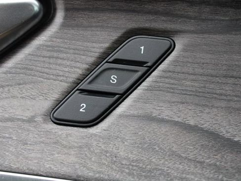Used 2023 Jeep Grand Cherokee Overland AWD/4WD image 4