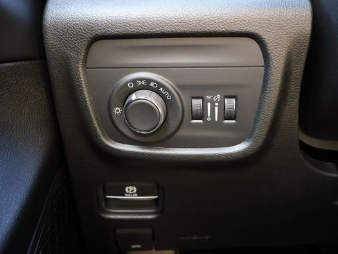 New 2025 Jeep Grand Cherokee L Altitude image 32