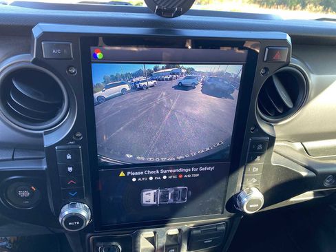 Used 2021 Jeep Wrangler Sport image 16