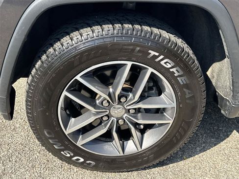 Used 2018 Jeep Grand Cherokee Limited AWD/4WD image 12