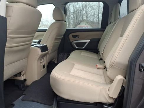 Used 2018 Nissan Titan SV w/ SV Convenience Package image 10