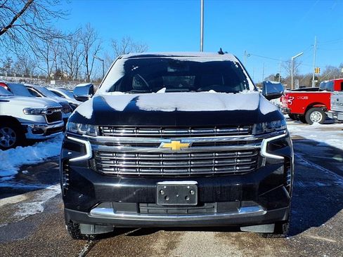 Used 2023 Chevrolet Suburban Premier image 2