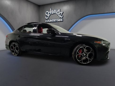 Certified 2022 Alfa Romeo Giulia Veloce image 3