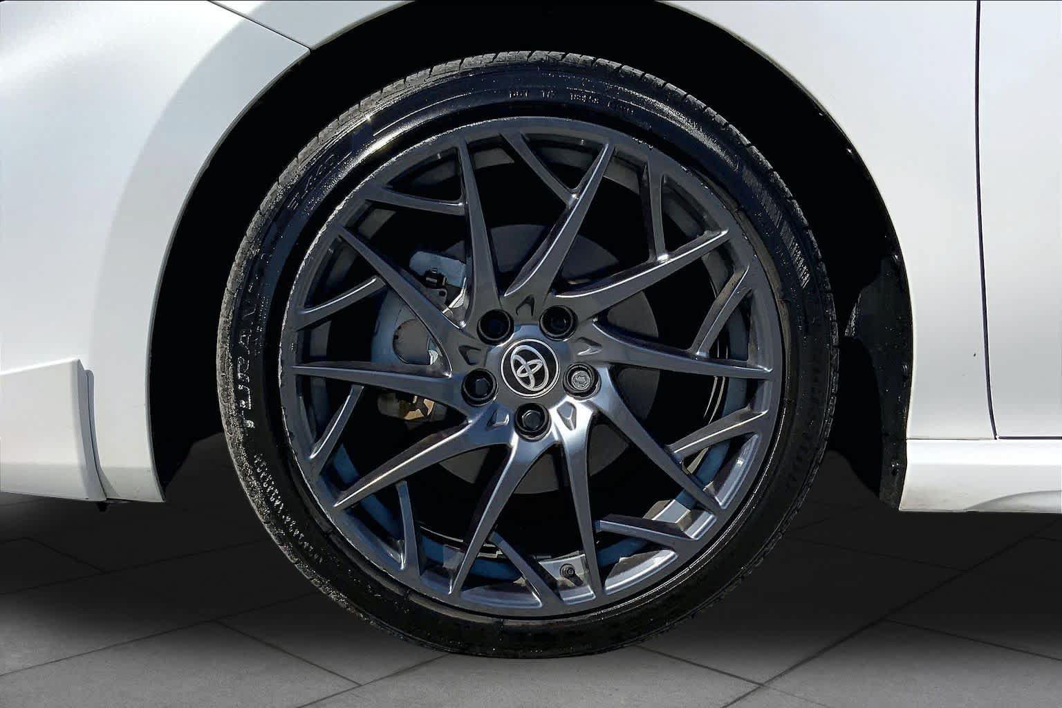 Used 2025 Toyota Camry XSE FWD image 11