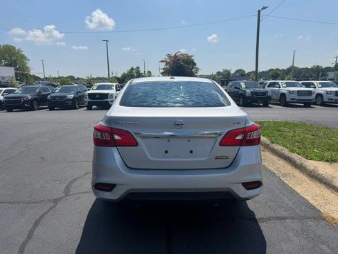 Used 2019 Nissan Sentra SV w/ Special Edition Package FWD image 6