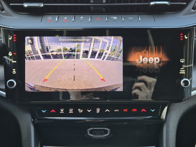 New 2027 Jeep Grand Cherokee Limited RWD image 13