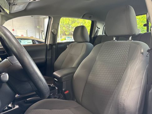 Used 2020 Toyota Tacoma SR AWD/4WD image 5