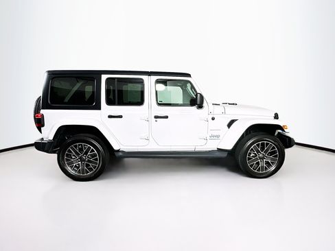 Used 2023 Jeep Wrangler Unlimited Sahara w/ Cold Weather Group AWD/4WD image 10