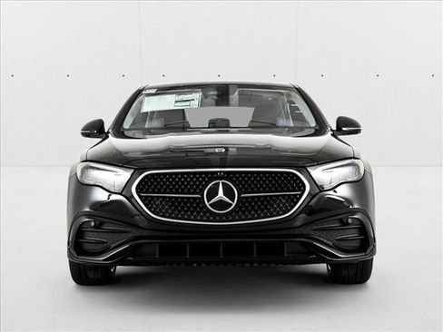 New 2026 Mercedes-Benz E 350 4MATIC Sedan image 2