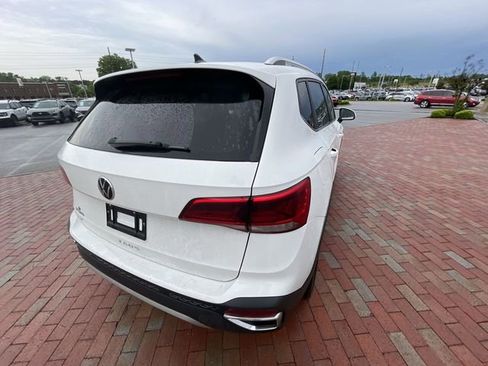 Used 2022 Volkswagen Taos SE FWD image 17