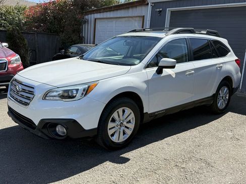 Used 2016 Subaru Outback 2.5i Premium AWD/4WD image 3
