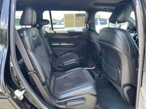 Used 2023 Jeep Grand Cherokee L Laredo AWD/4WD image 17