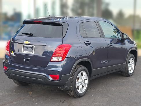 Used 2019 Chevrolet Trax LS w/ Tint and Cruise Package AWD/4WD image 7