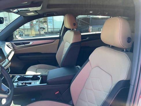 New 2026 Volkswagen Atlas Cross Sport SE image 14