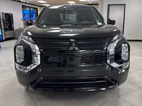 New 2026 Mitsubishi Outlander LE FWD image 2