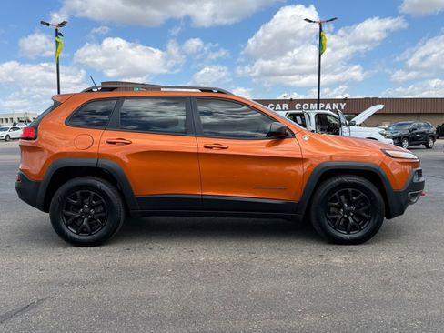 Used 2014 Jeep Cherokee Trailhawk w/ Comfort/Convenience Group AWD/4WD image 9