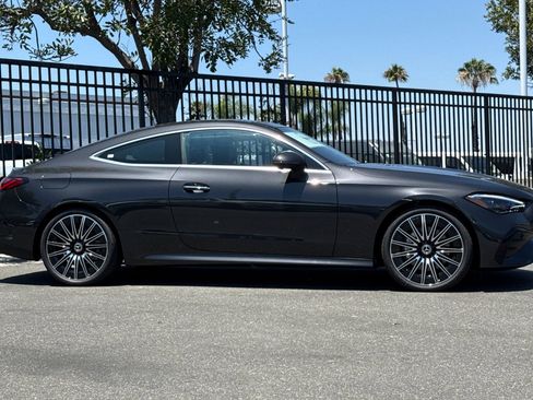 Used 2025 Mercedes-Benz CLE 300 4MATIC Coupe image 4