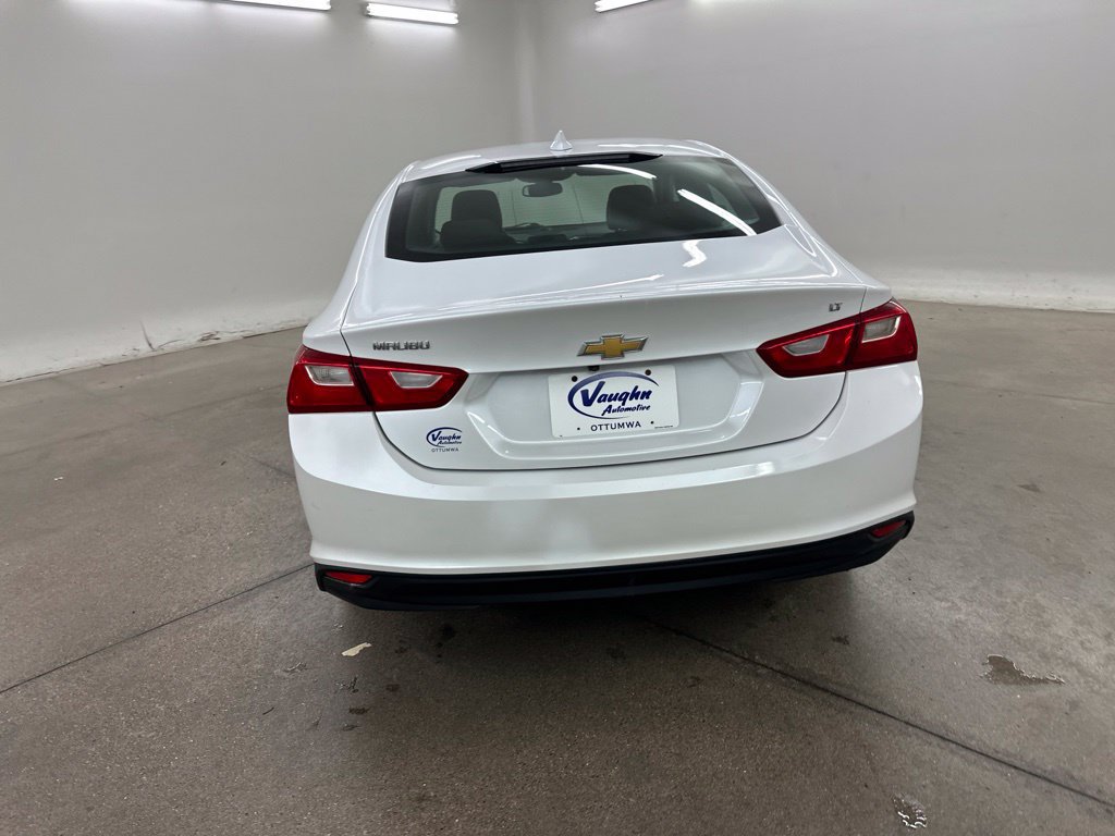 Used 2018 Chevrolet Malibu LT w/ Leather Package FWD image 9