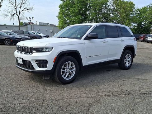 Used 2023 Jeep Grand Cherokee Laredo X AWD/4WD image 6