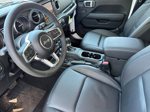 New 2023 Jeep Wrangler Unlimited Rubicon 4xe w/ Cold Weather Group image 10